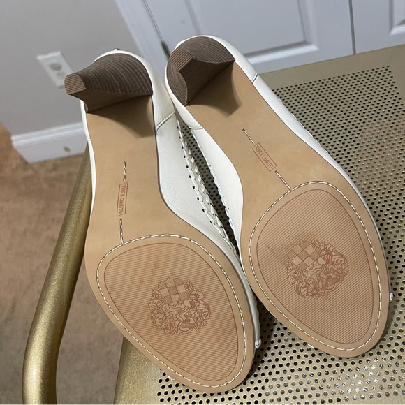 Vince Camuto. Off white/beige - Picture 4 of 4